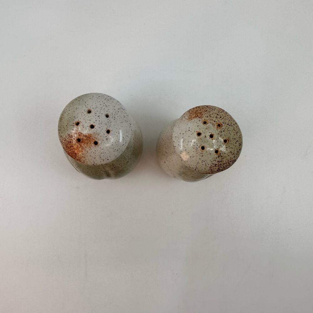 Pottery Stoneware Salt Pepper Shakers Speckled Cream Glazed VTG Japandi Kitchen - Picture 2 of 4